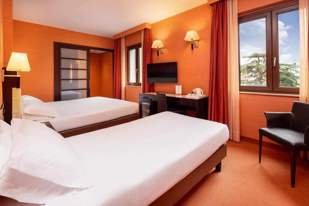 Best Western Gorizia Palace Hotel Room photo